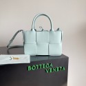 High Quality Bottega Veneta ARCO TOTE Small intrecciato grained leather tote bag 709337 light blue Tl16636pR54