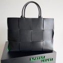 Replica Bottega Veneta ARCO TOTE Large intrecciato grained leather tote bag 652868 black Tl16629Yn66