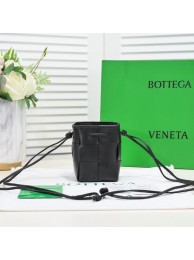 First-class Quality Bottega Veneta Mini intreccio leather crossbody bucket bag 680217 black Tl16727VJ28