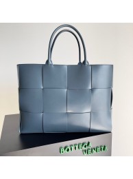 Quality Bottega Veneta ARCO TOTE Large intrecciato grained leather tote bag 652868 blue Tl16625Vu63